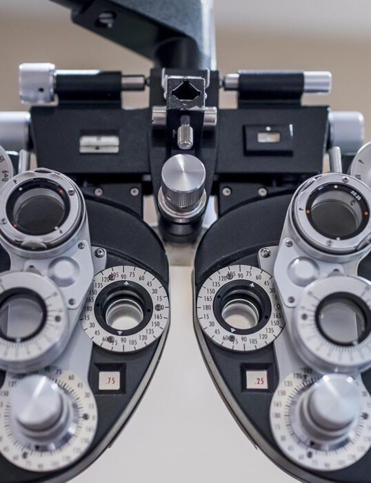 A phoropter, used to test the effect of different lenses on eyesight.